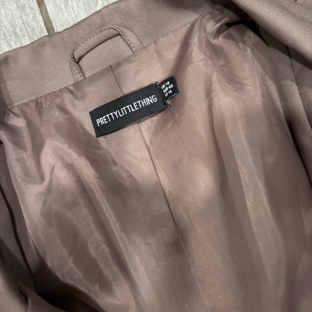 Pretty Little Thing PLUS MOCHA CINCHED WAIST BLAZER Size 14 - Picture 5 of 10